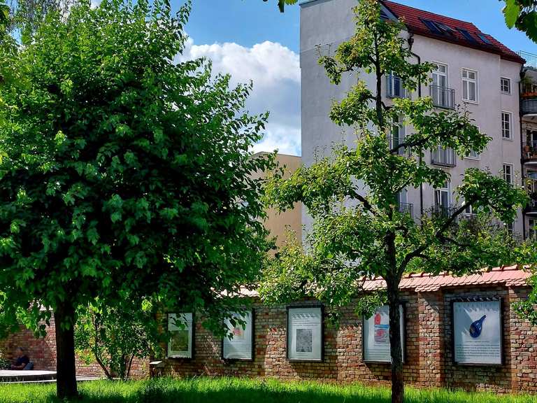 31+ Der Geliebte Comenius Garten, Herzstück ist eine bronzene