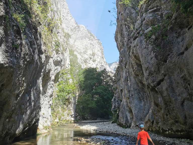 Les maisons suspendues Cascade Blanche boucle au départ de Sainte