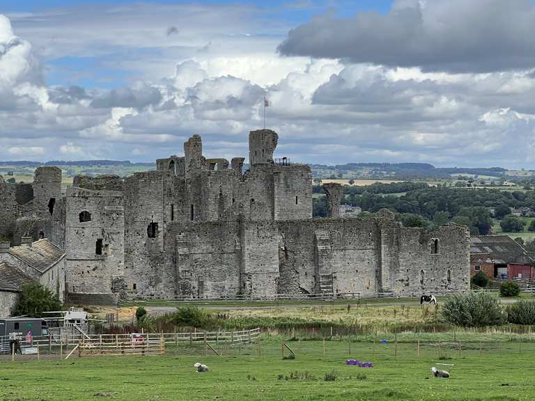 Middleham Castle Routes for Walking and Hiking | Komoot