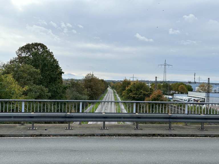Brücke Jägerhofstraße über die FritzBauerStraße Radtouren und