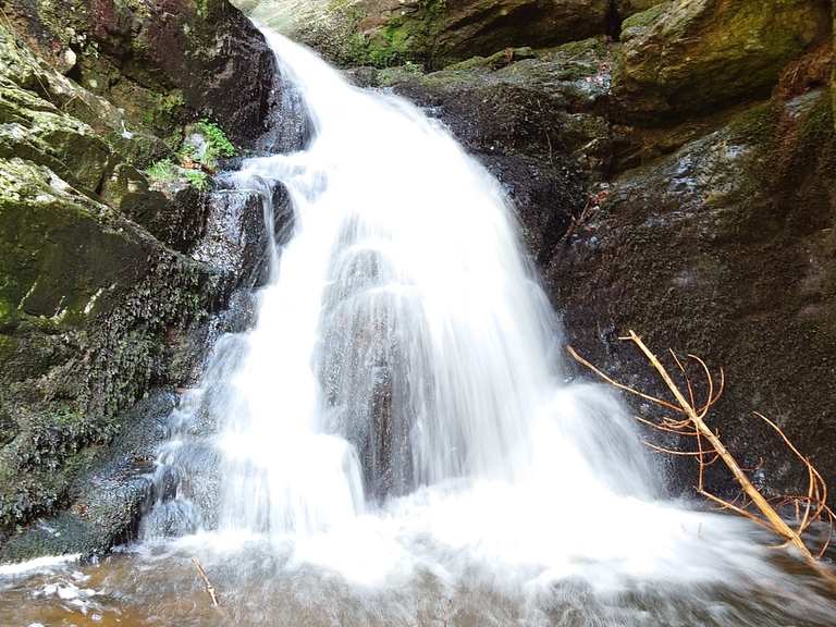 Cascade de Gomot Wanderungen und Rundwege komoot