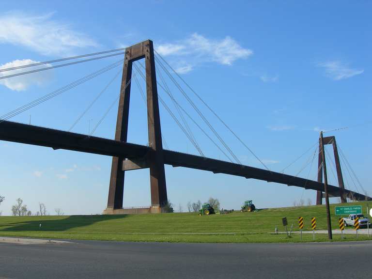 Westbank Mississippi River Levee Trail — Algiers al Hale Boggs Memorial ...