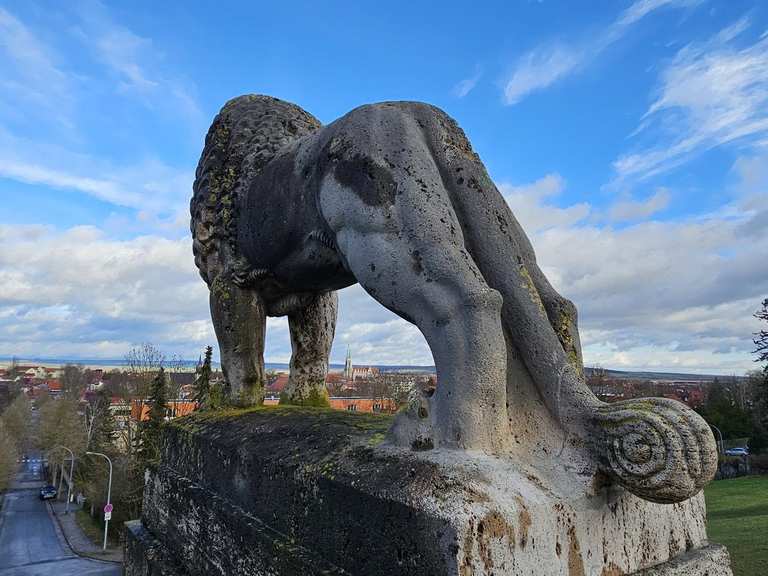 Löwen Denkmal/Kriegerdenkmal Wanderungen und Rundwege komoot