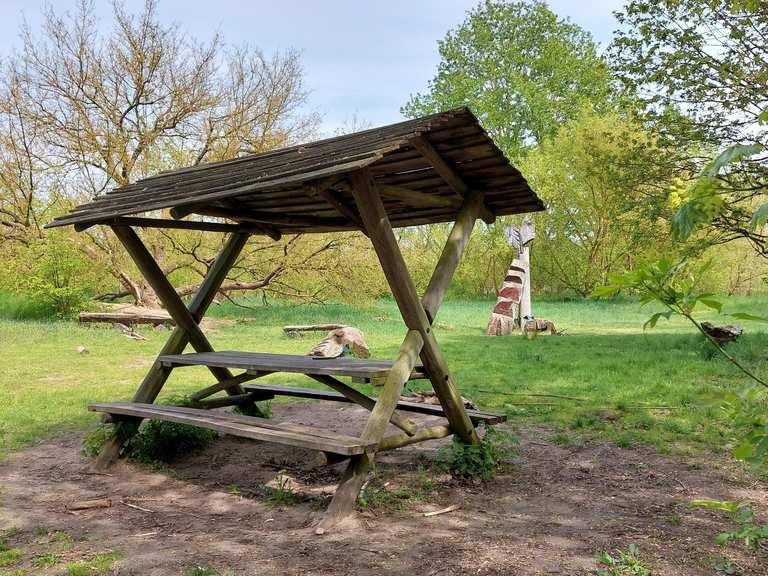Rastplatz Mit Holzmarterl _ Feldkreuze aus Holz für aussen und innen – UVCS