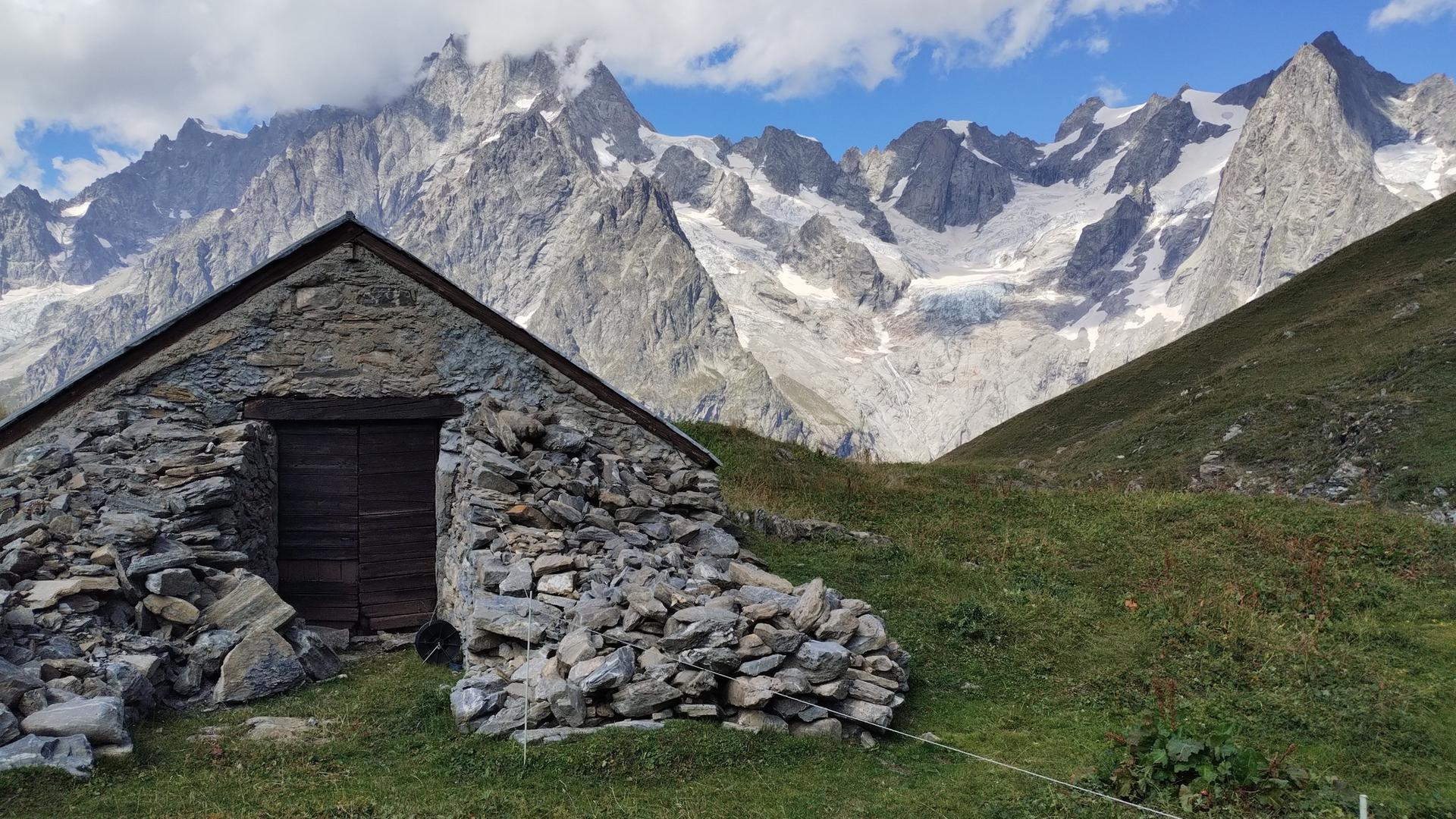 Sentiero della Valle Malatrà al Col de Malatrà dal Rifugio Walter ...