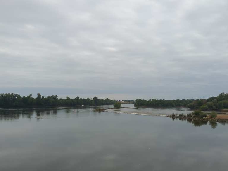 mauves-baln-aire-guinguette-en-bord-de-loire-cycle-routes-and-map