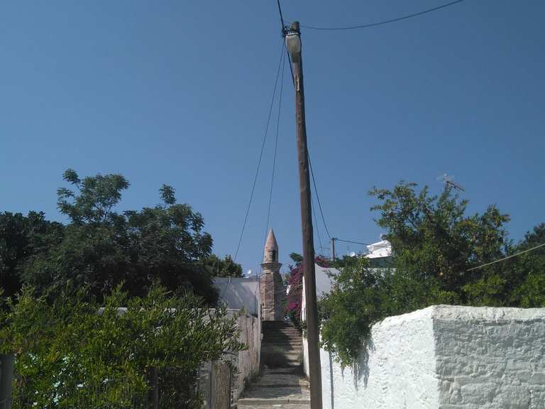 Minarete de la antigua mezquita Bab-Gedid: Rutas de senderismo y ...