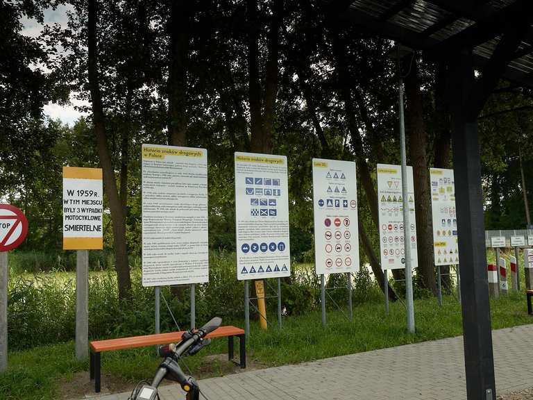 Exhibition of Historic Road Signs in Chojna - Cycle Routes and Map | Komoot