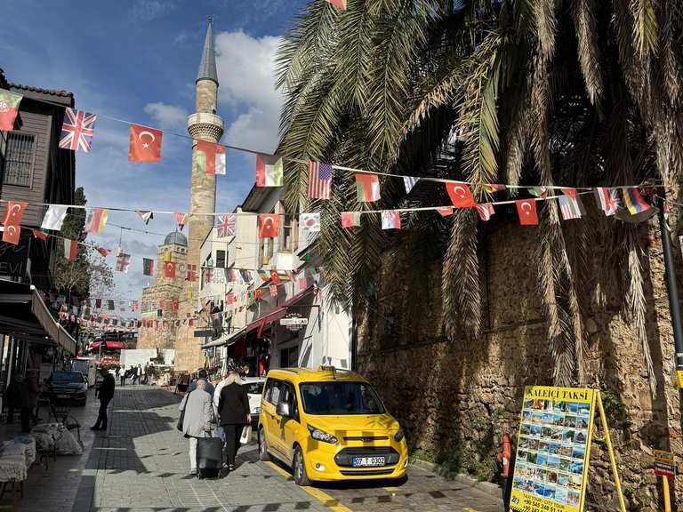 Tekeli Mehmet Pasa Moschee: Wanderungen und Rundwege | komoot