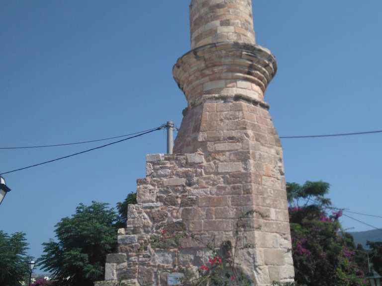 Minarete de la antigua mezquita Bab-Gedid: Rutas de senderismo y ...
