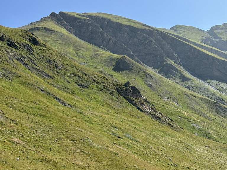 Sentier de la Vallée de Malatrà vers le Col de Malatrà depuis le ...