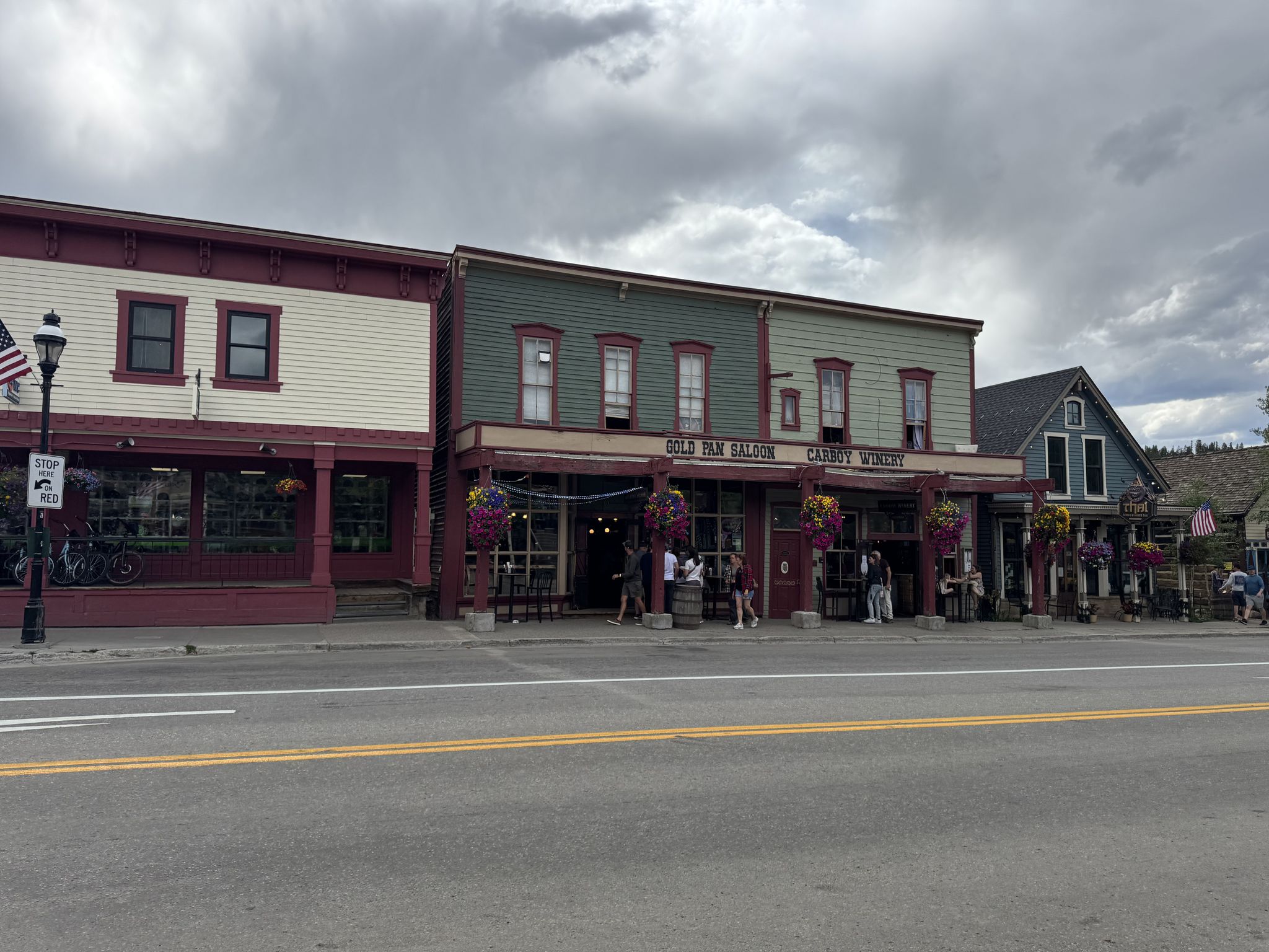 Historic storefronts line a street under an overcast sky with people walking. - Breckenridge – Breckenridge Peak 6 condos loop from Breckenridge