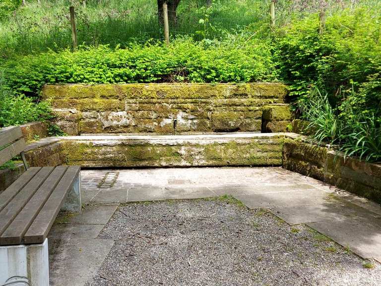 Fountain with bench Routes for Walking and Hiking | Komoot