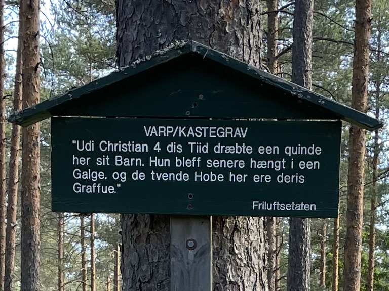 Schild mit Hinweis auf alte Gräber: Mountainbike-Touren und -Trails ...