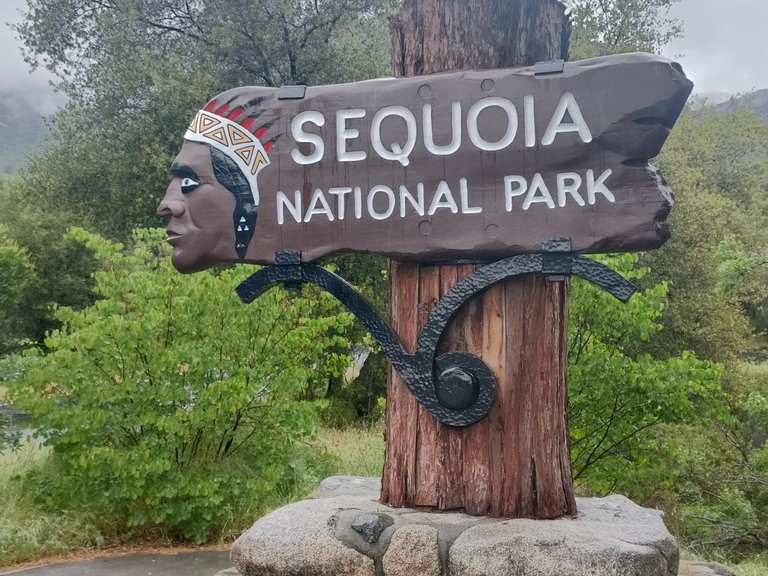 Sequoia National Park Historic Entrance Sign: Wanderungen und Rundwege ...