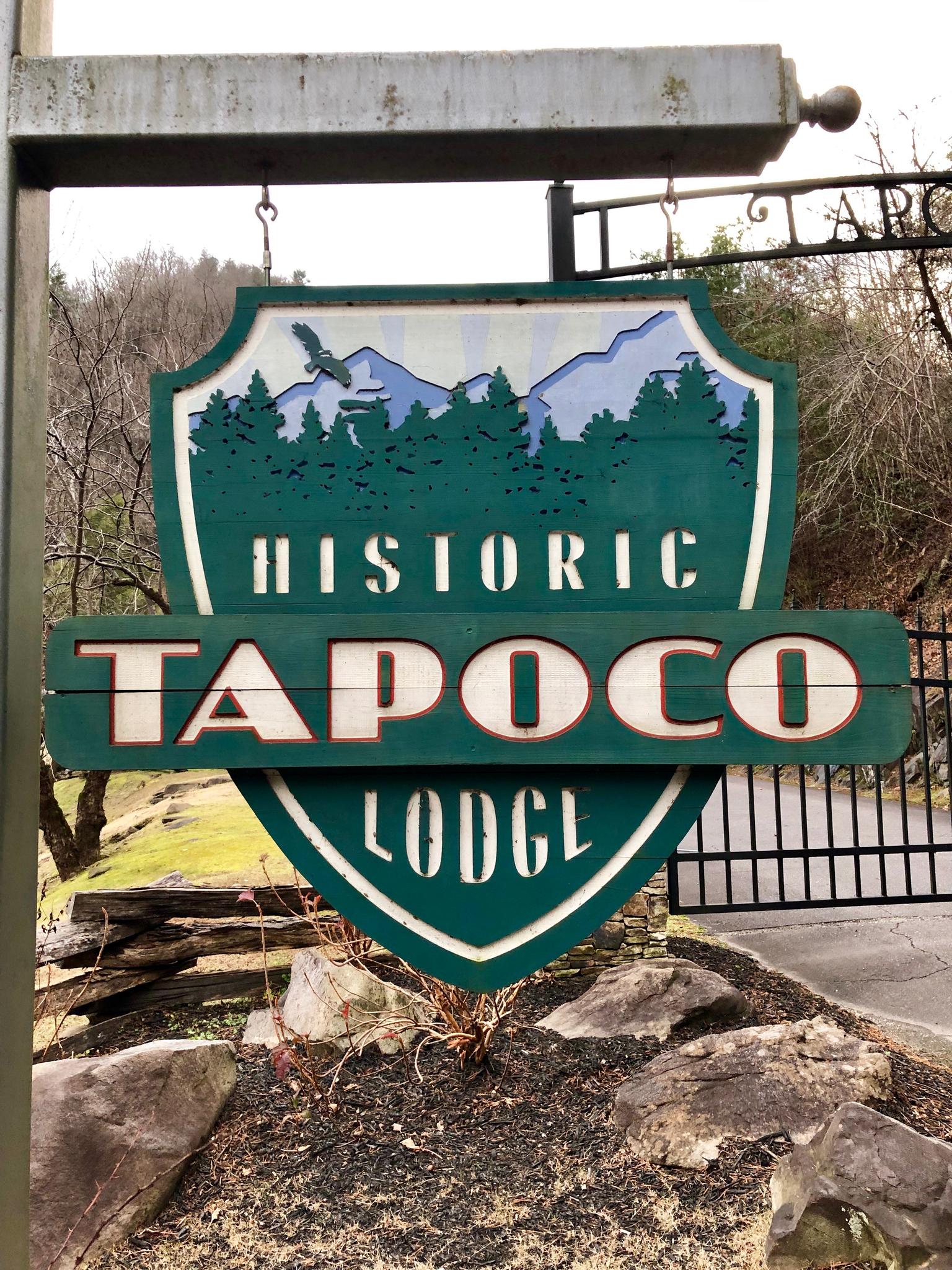 Green and white sign with "Historic Tapoco Lodge" text.
