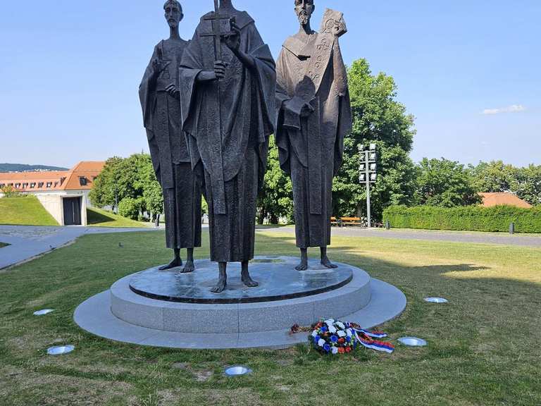 Statue der Heiligen Kyrill, Method und Gorazd – Wander- & Radrouten ...