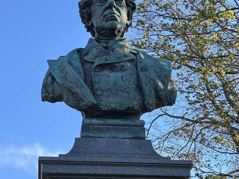 Frederik Pacius Statue Routes for Walking and Hiking | Komoot
