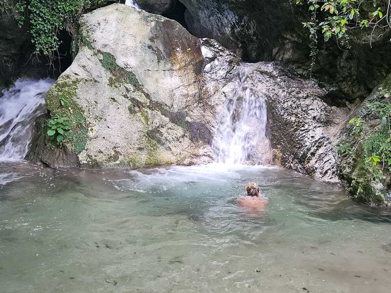 waterfall-near-the-old-house-mountain-bike-trails-tracks-komoot