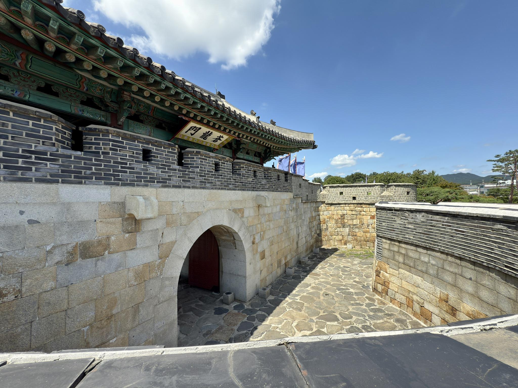 1000-Teile-Puzzle: Changanmun-Tor Der Hwaseong-Festung In Suwon, Südkorea – Detailreicher Druck, Stabiles Puzzle-Vergnügen
