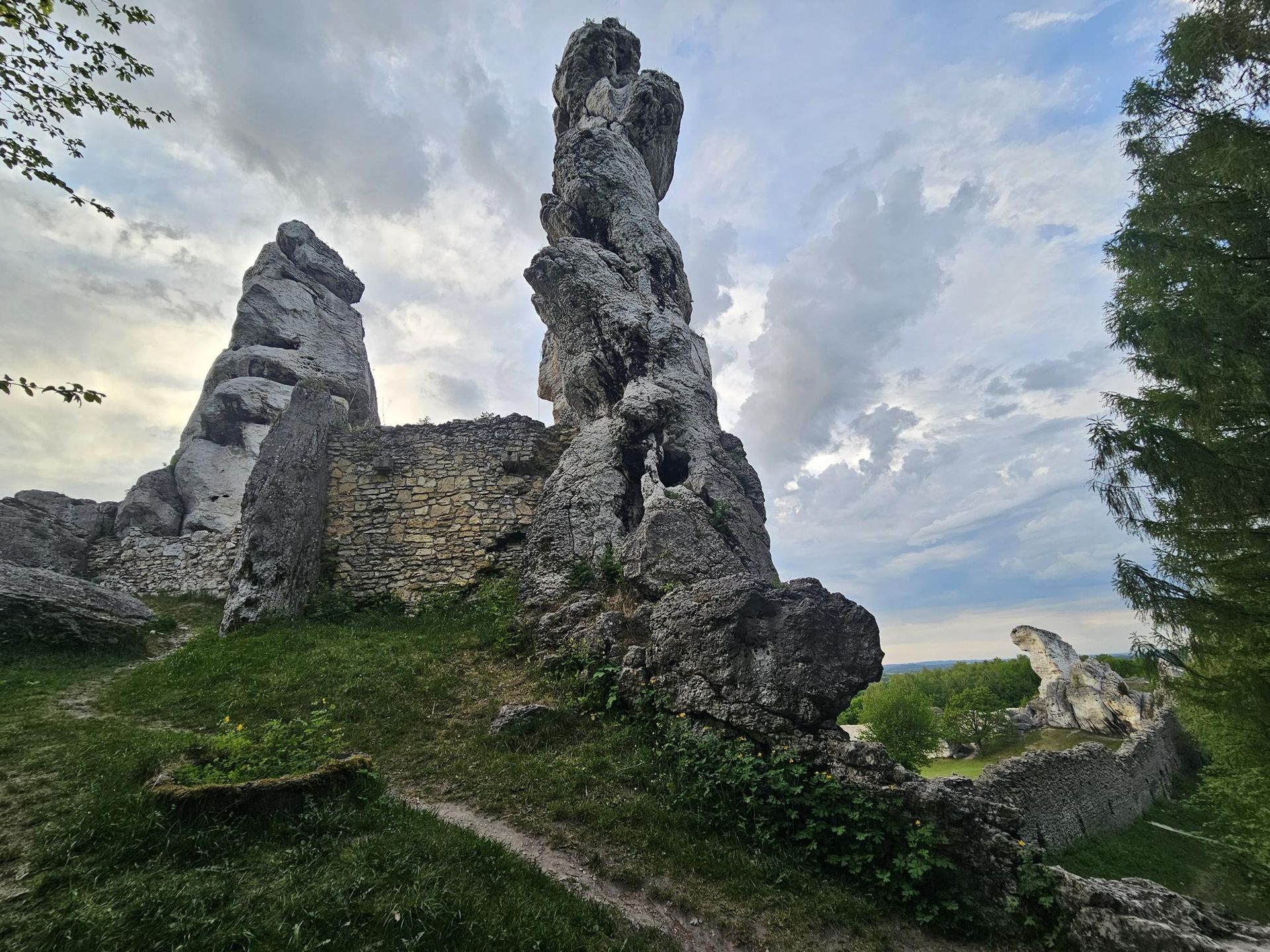Tour van de Adelaarsnesten — Prachtige Kastelen van Casimir de Grote en ...