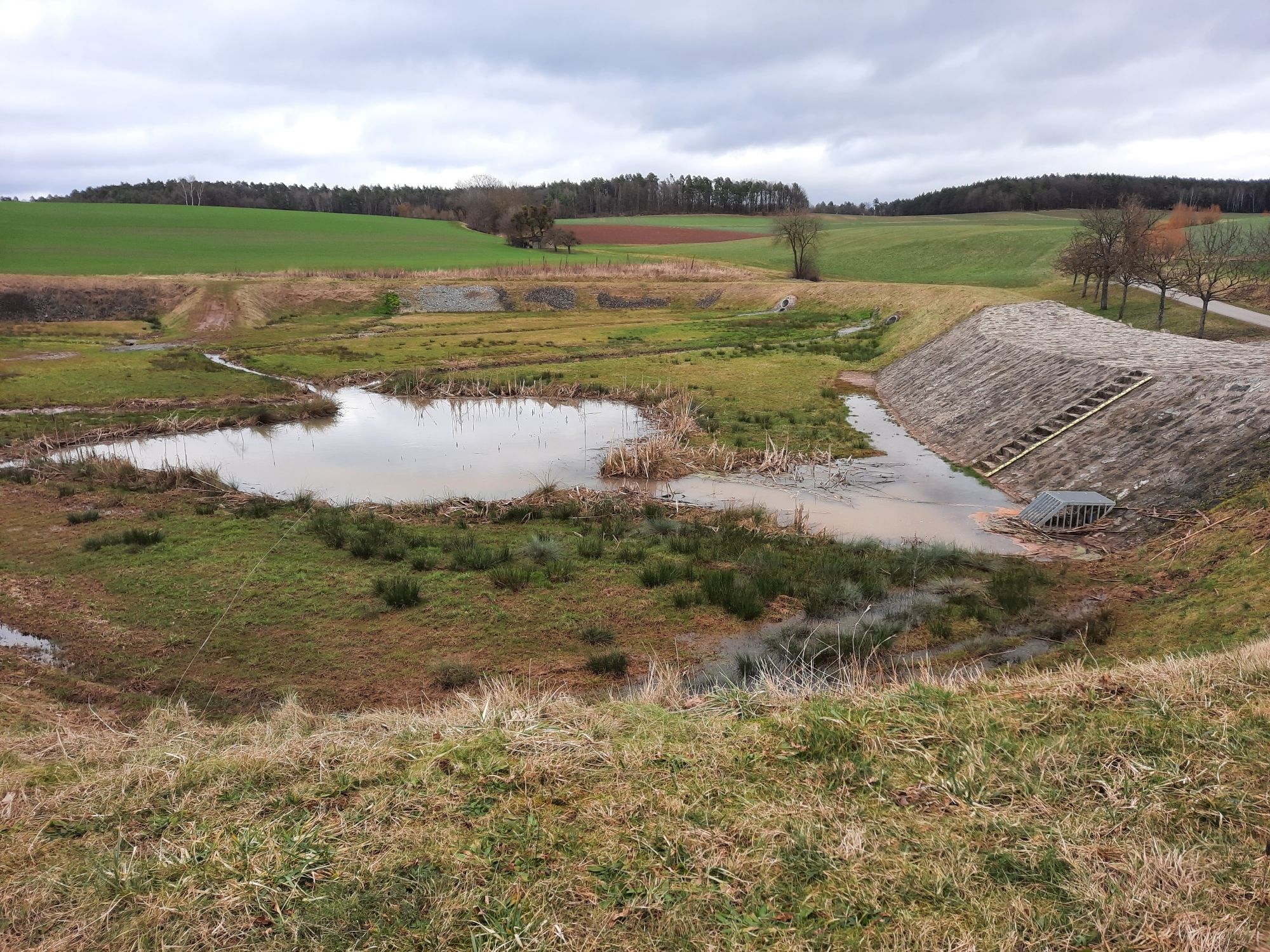 Hochwasserrückhaltebecken