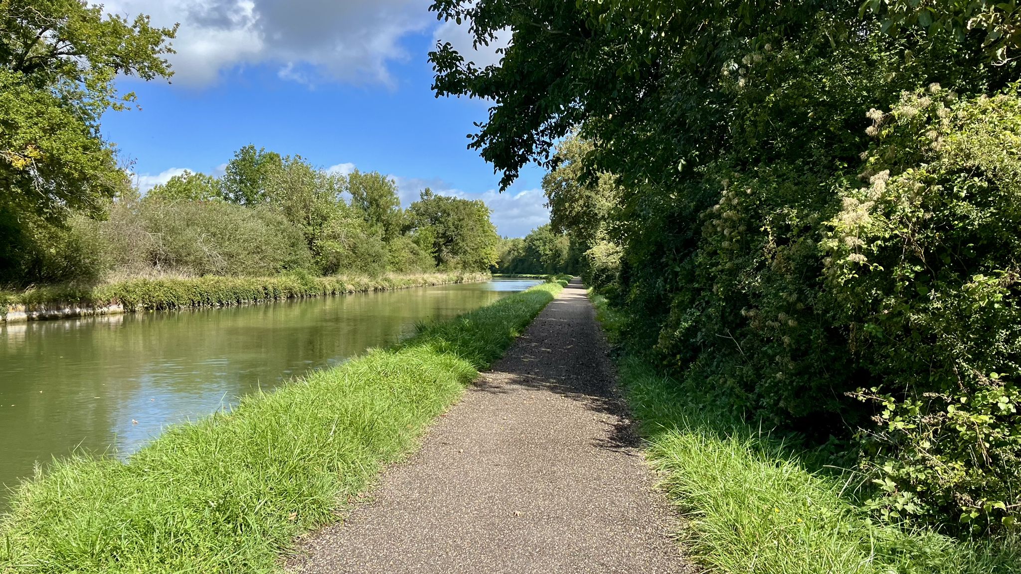 Canal de Briare - Immer an der Wand lang