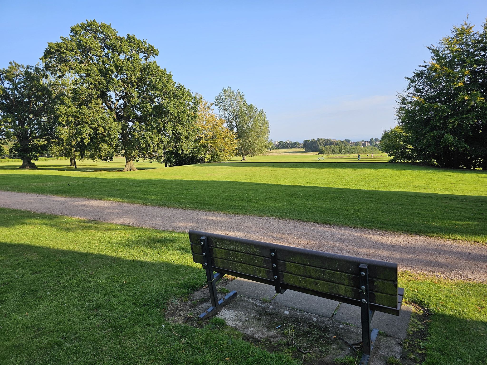 A seat & a view in Dunnikier Park