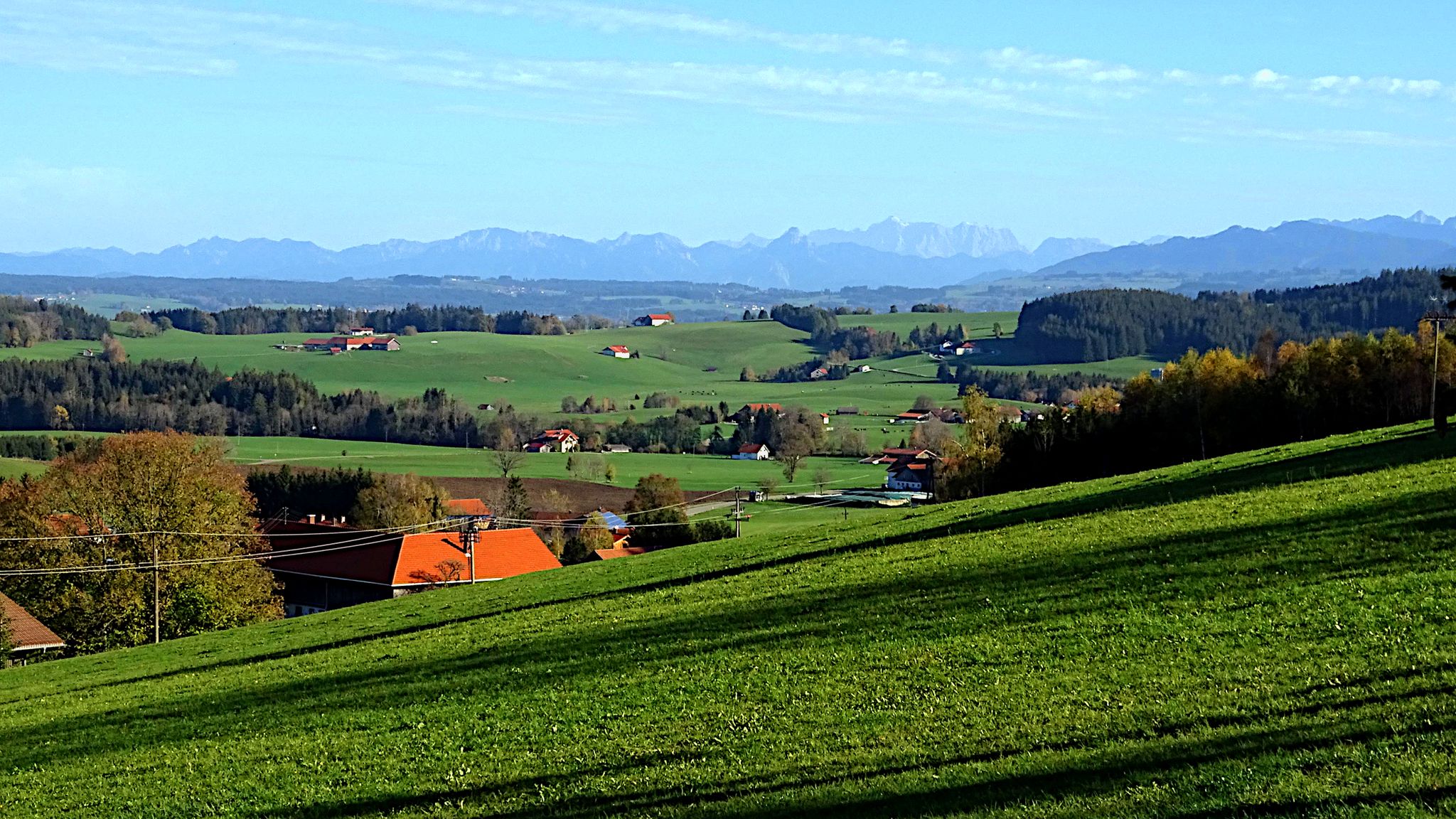 Aussicht vom Wanderparkplatz oberhalb von Wiggensbach Richtung Blender.