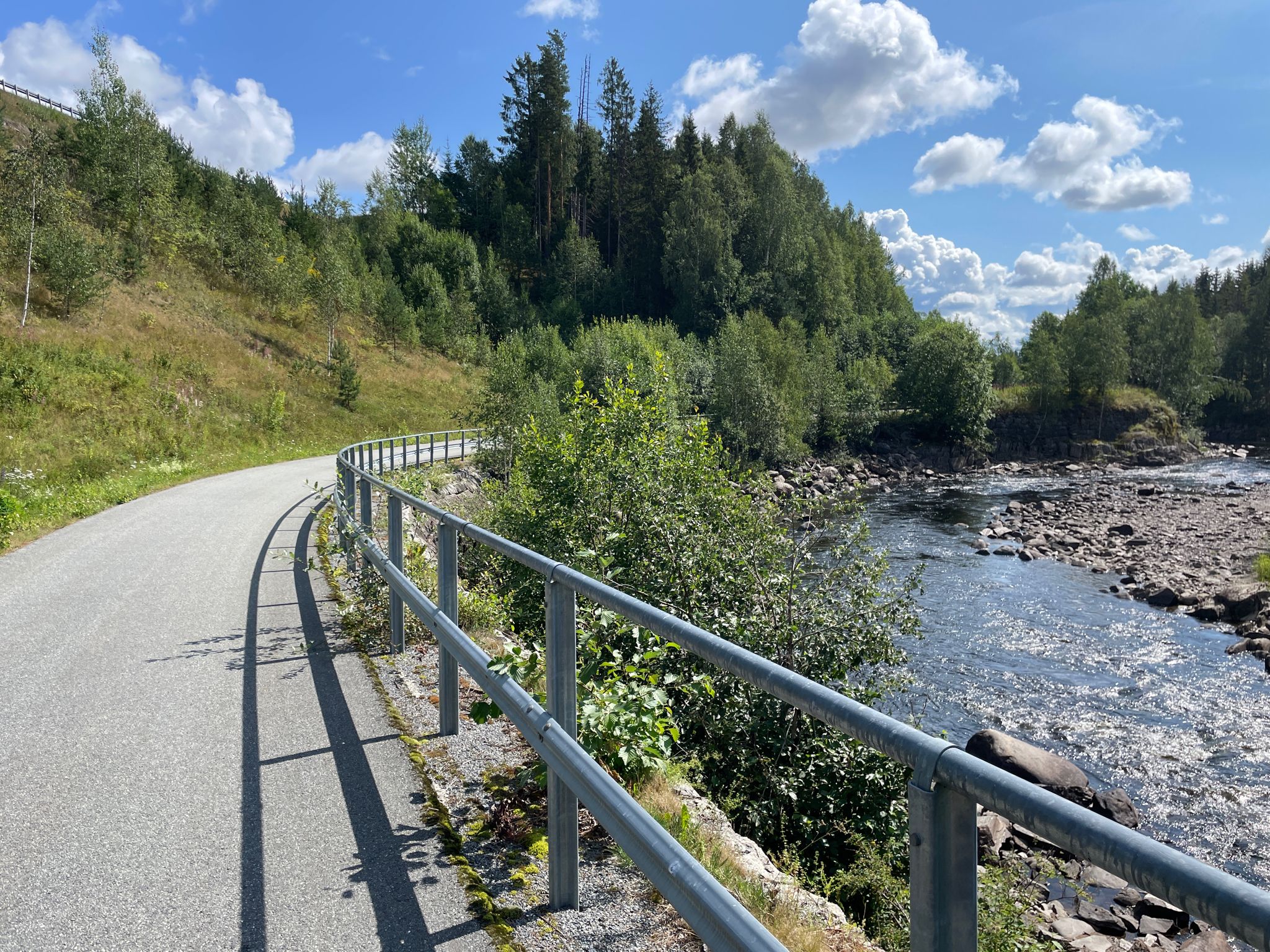 Fahrradweg am Fluss Sogna