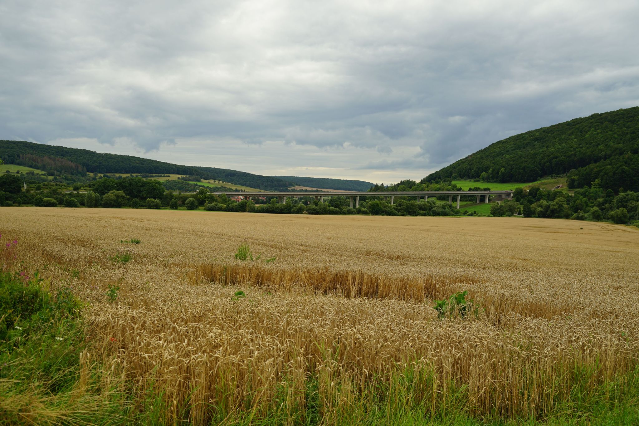 Blick auf die Talbrücke Jüchsen der BAB 71