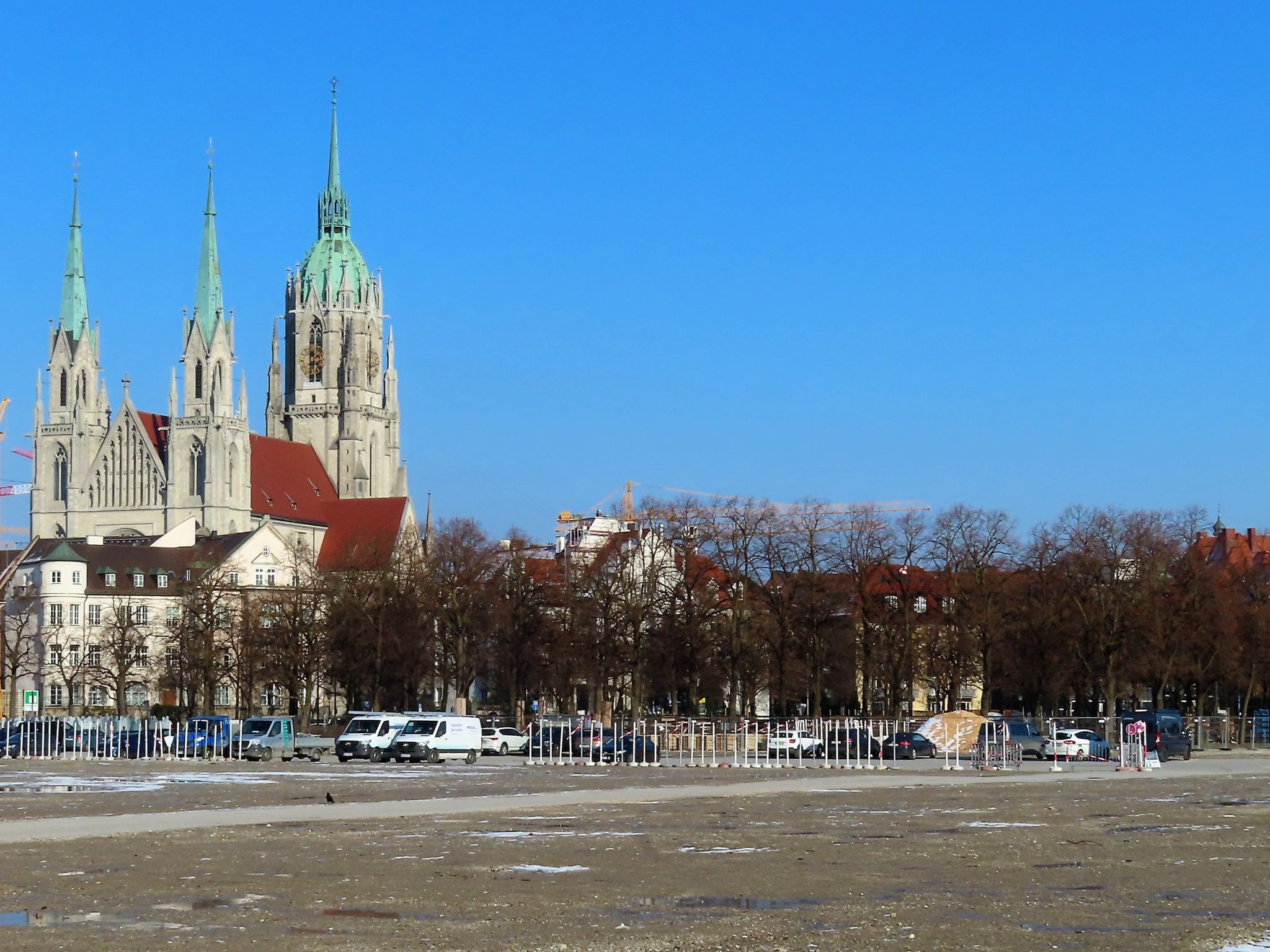 Blick auf die Paulskirche von der Theresienwiese