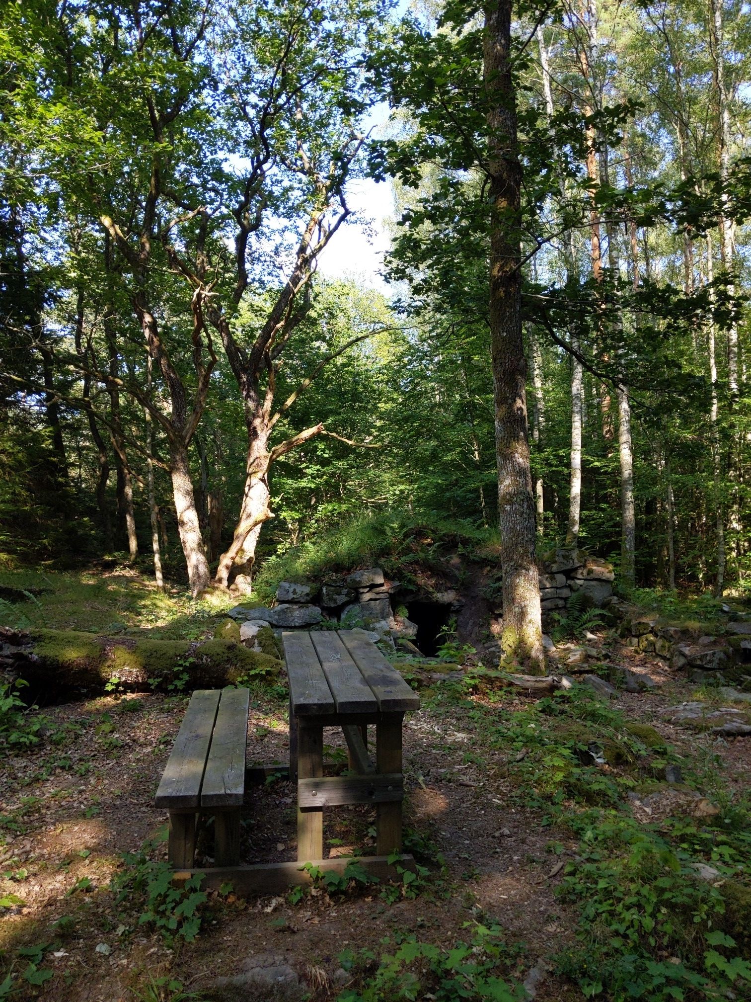 Sitting place 3 next to ruins