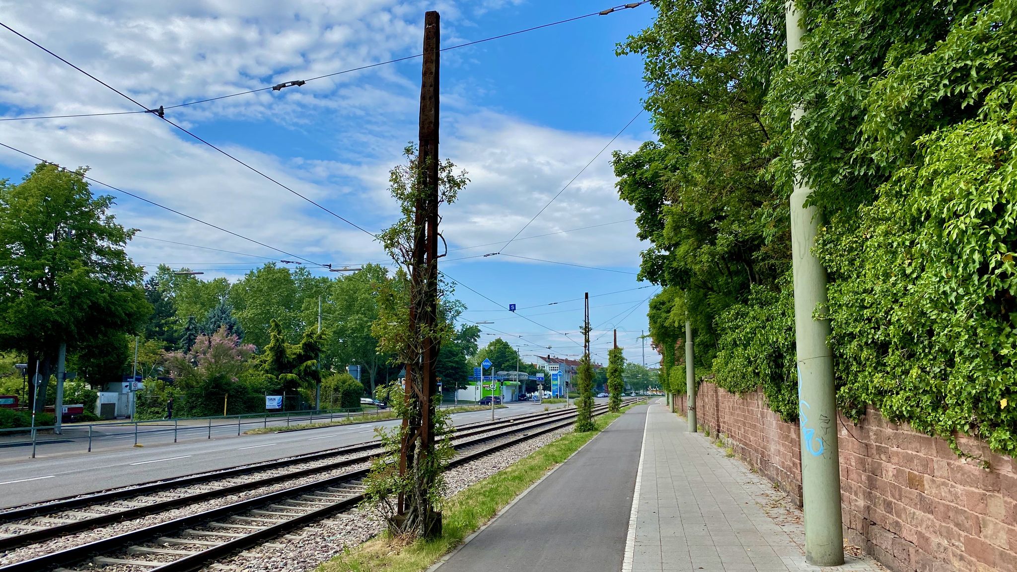 alte Oberleitungsmasten