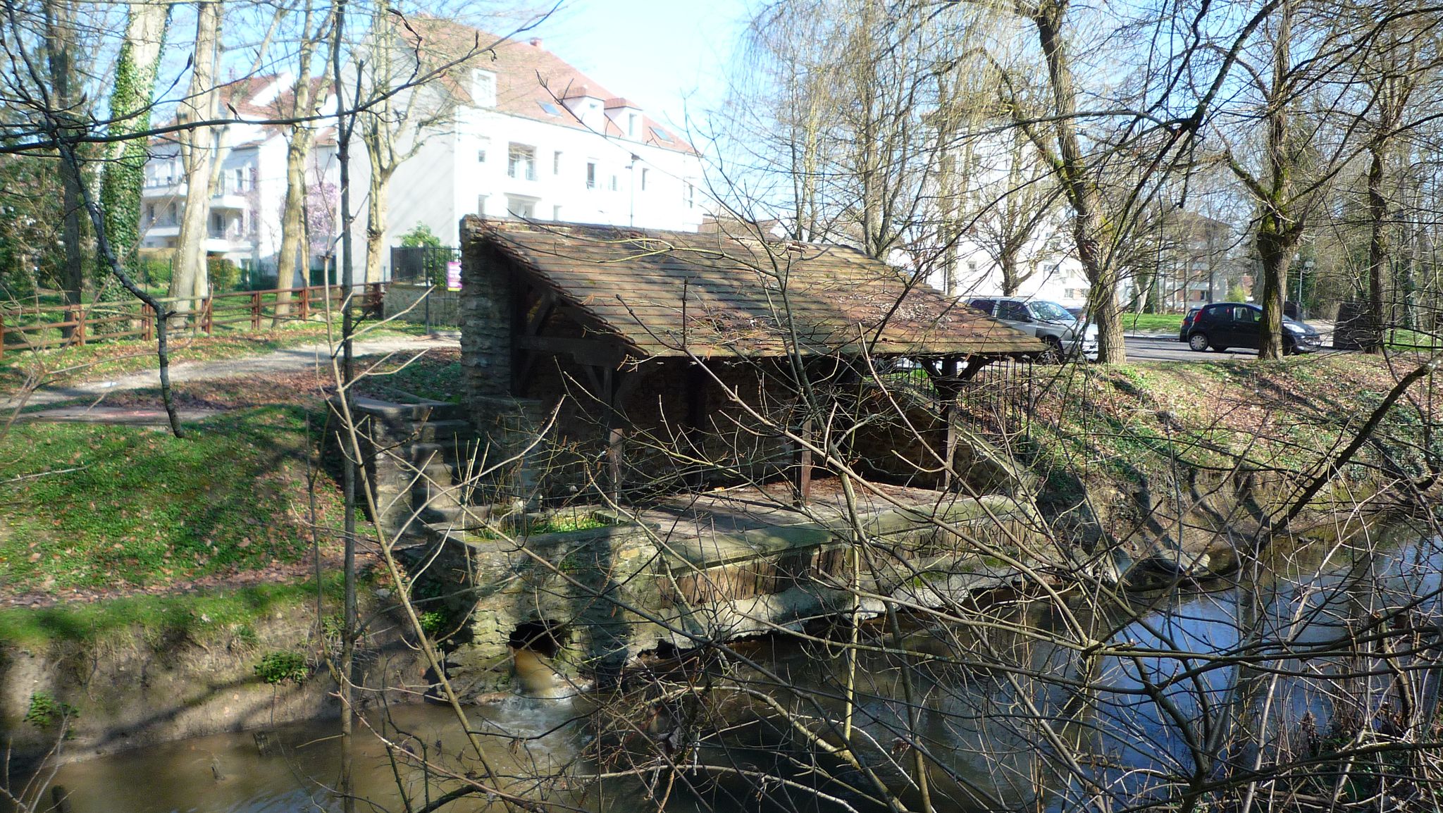 Ancien lavoir ? - Tournan en Brie