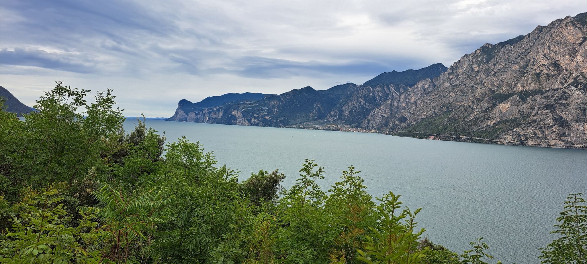 garda met limone aan de overkant