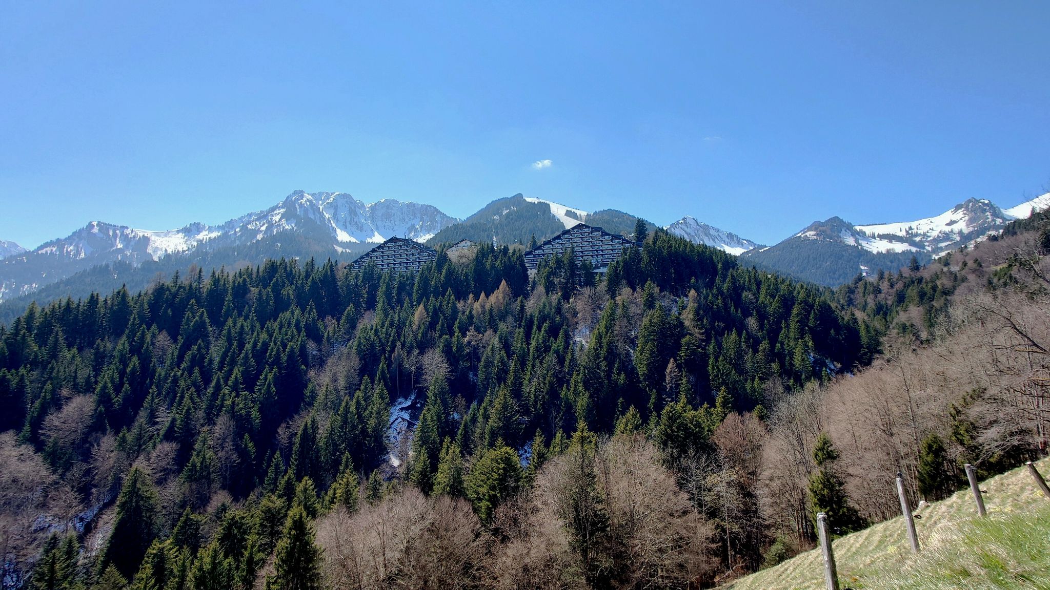 Angekommen im Skiort Torgon auf rund 1'100m