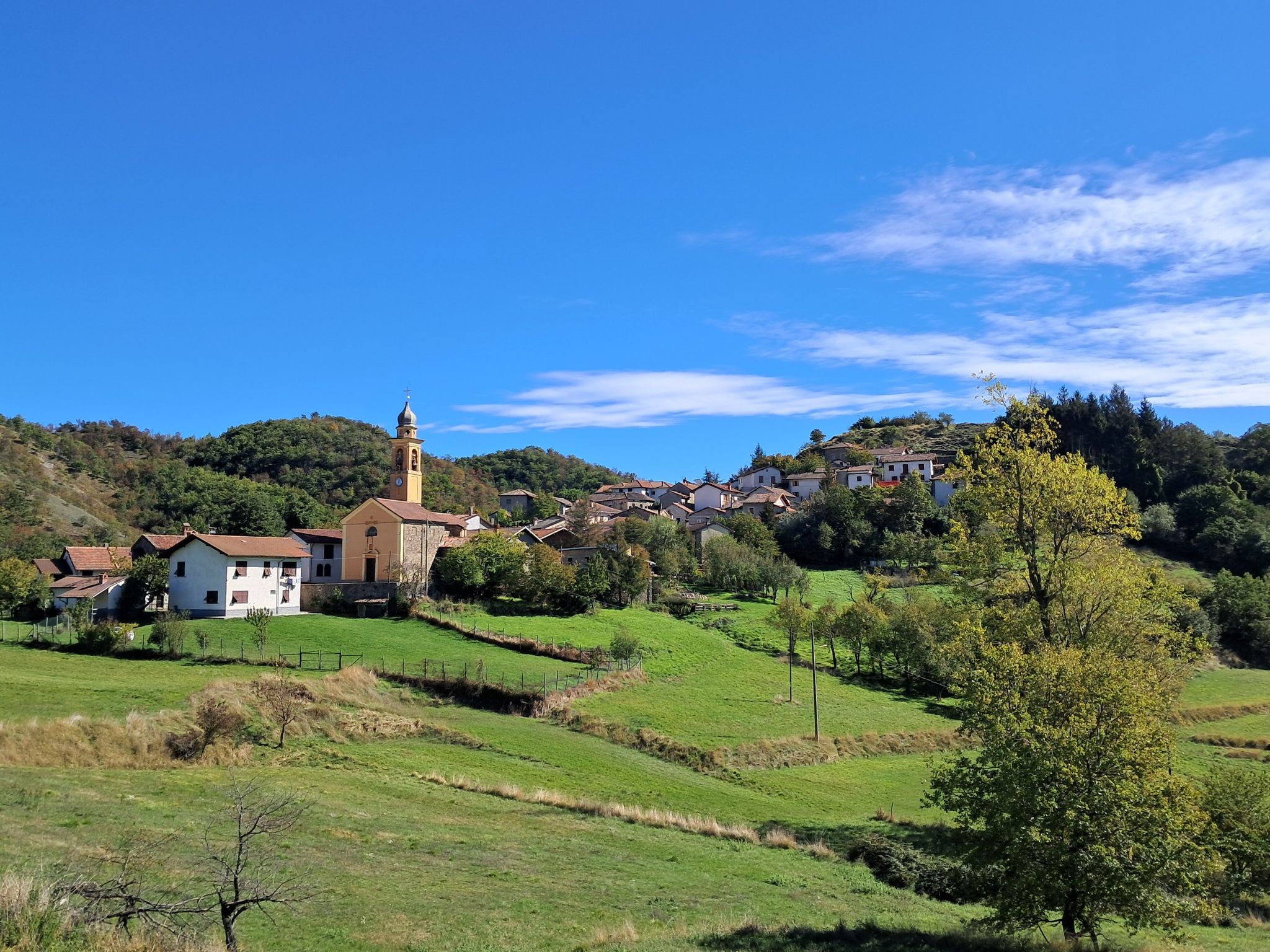 Lemmi - Veduta con la Chiesa di San Pietro Apostolo