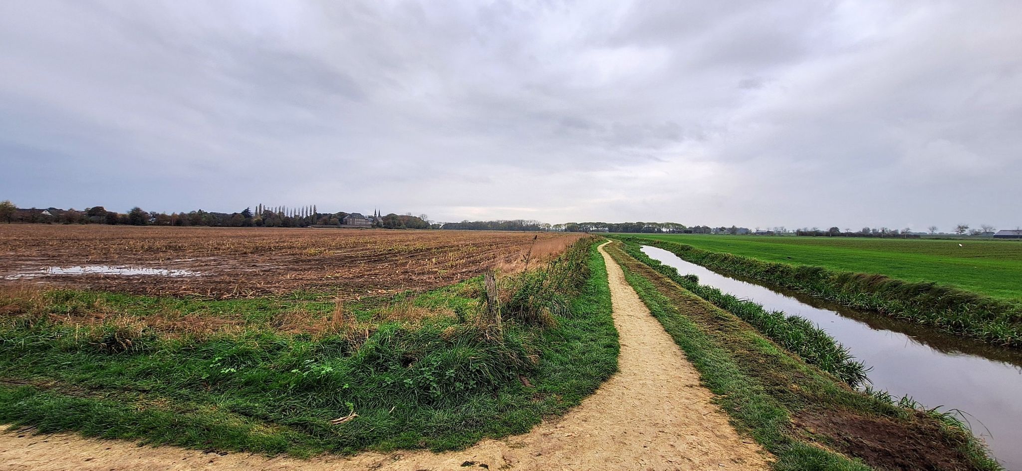 Mooi gravelpad; PS: het bord fietspad is verdwenen