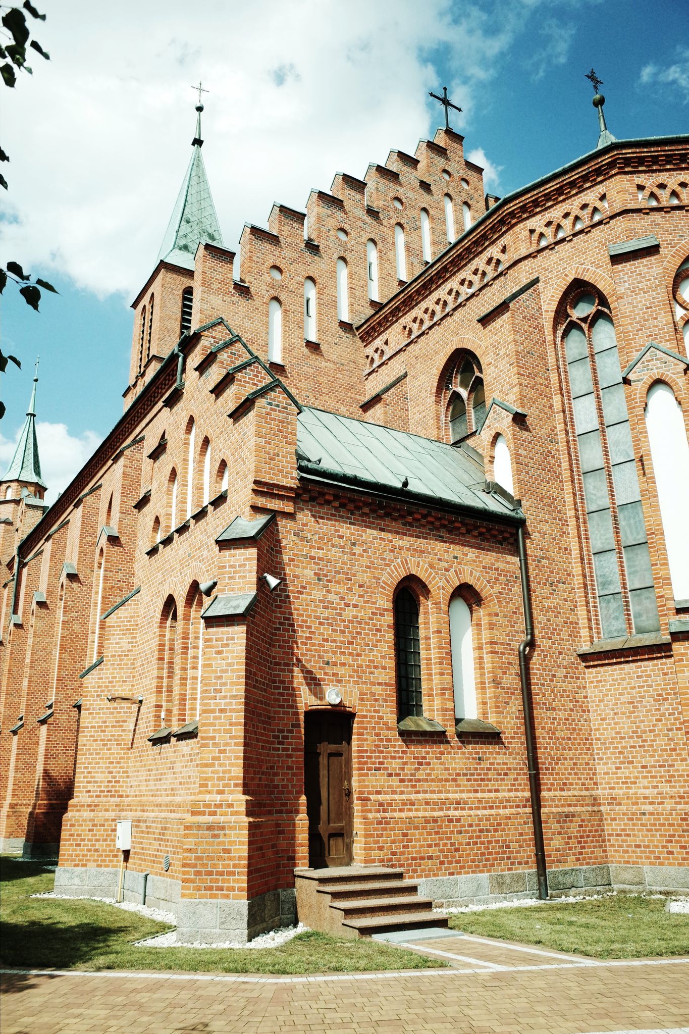 Dębe Wielkie — Parafia Świętych Apostołów Piotra i Pawła