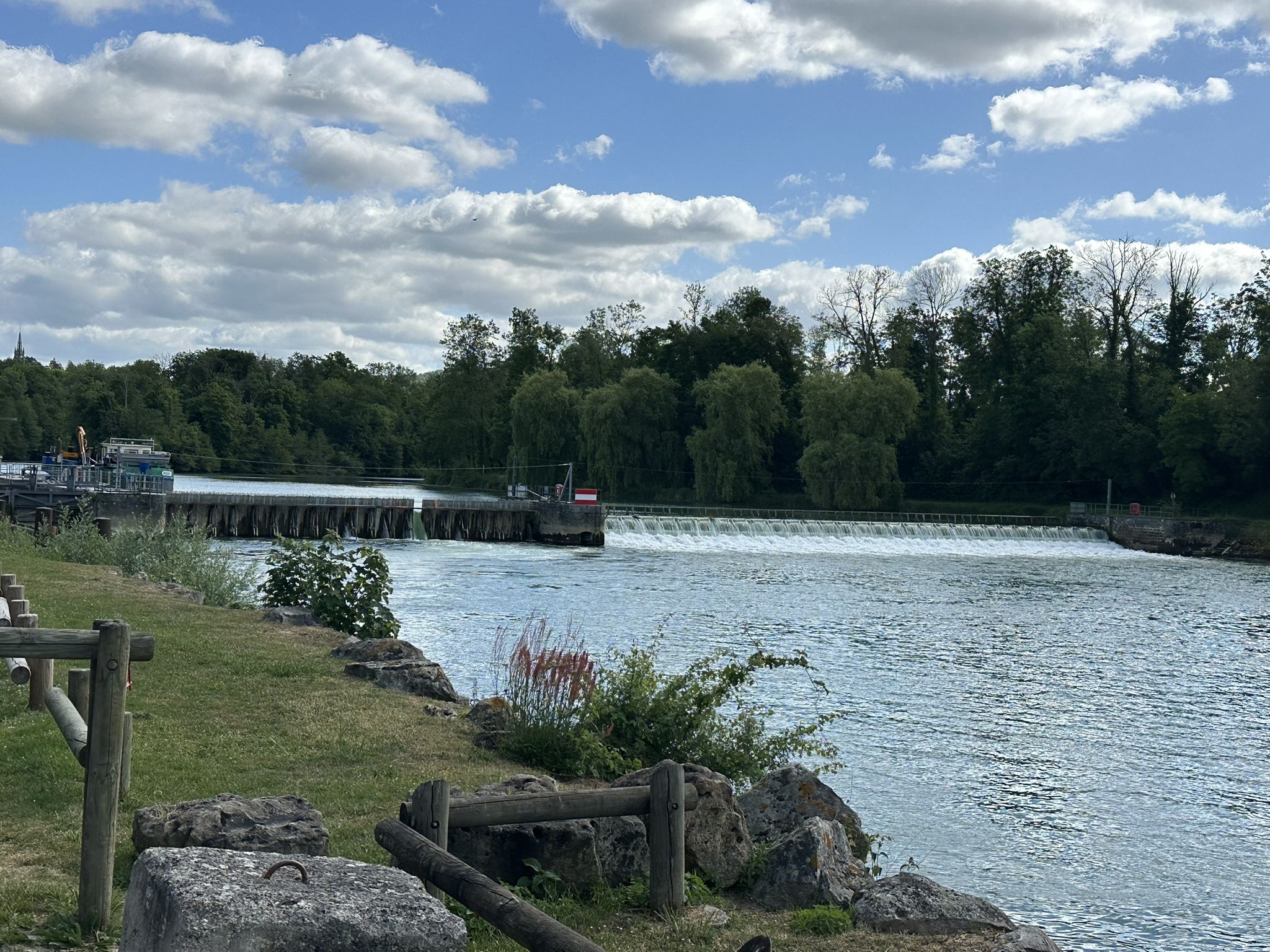 Marne-Stauwehr in Mont Saint Pere