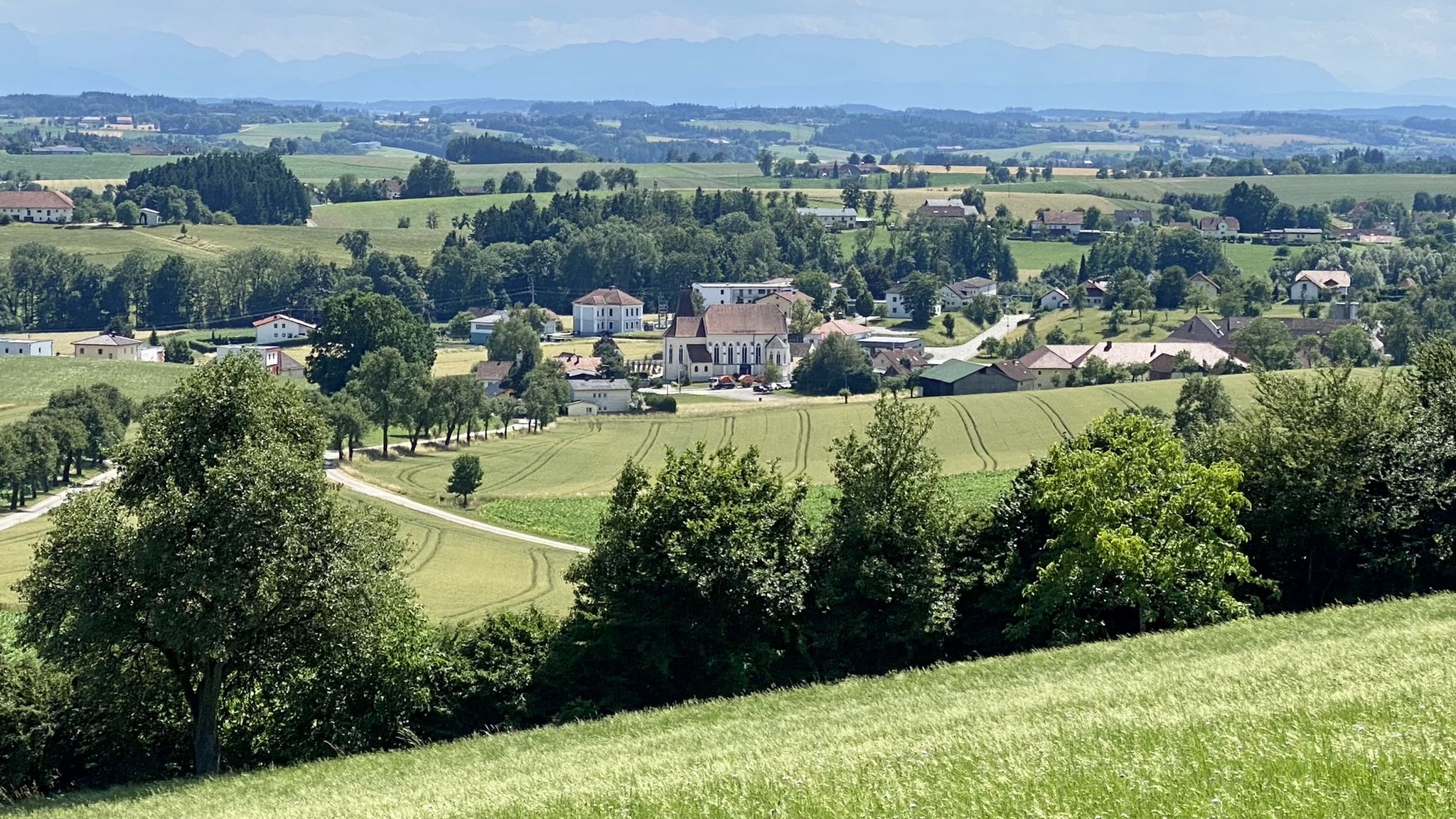 Pollham: Kirche ohne Turm
