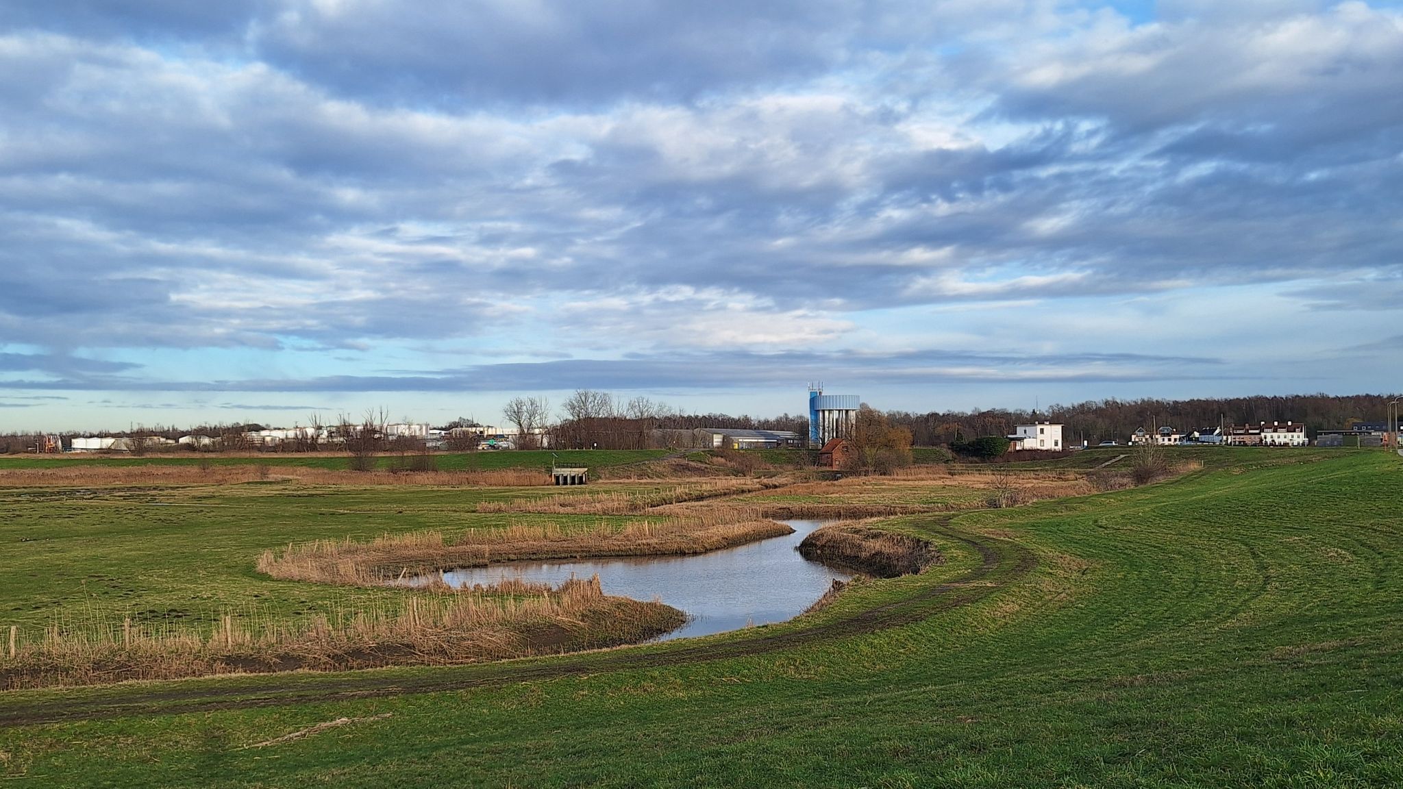 Rustgevend polderlandschap