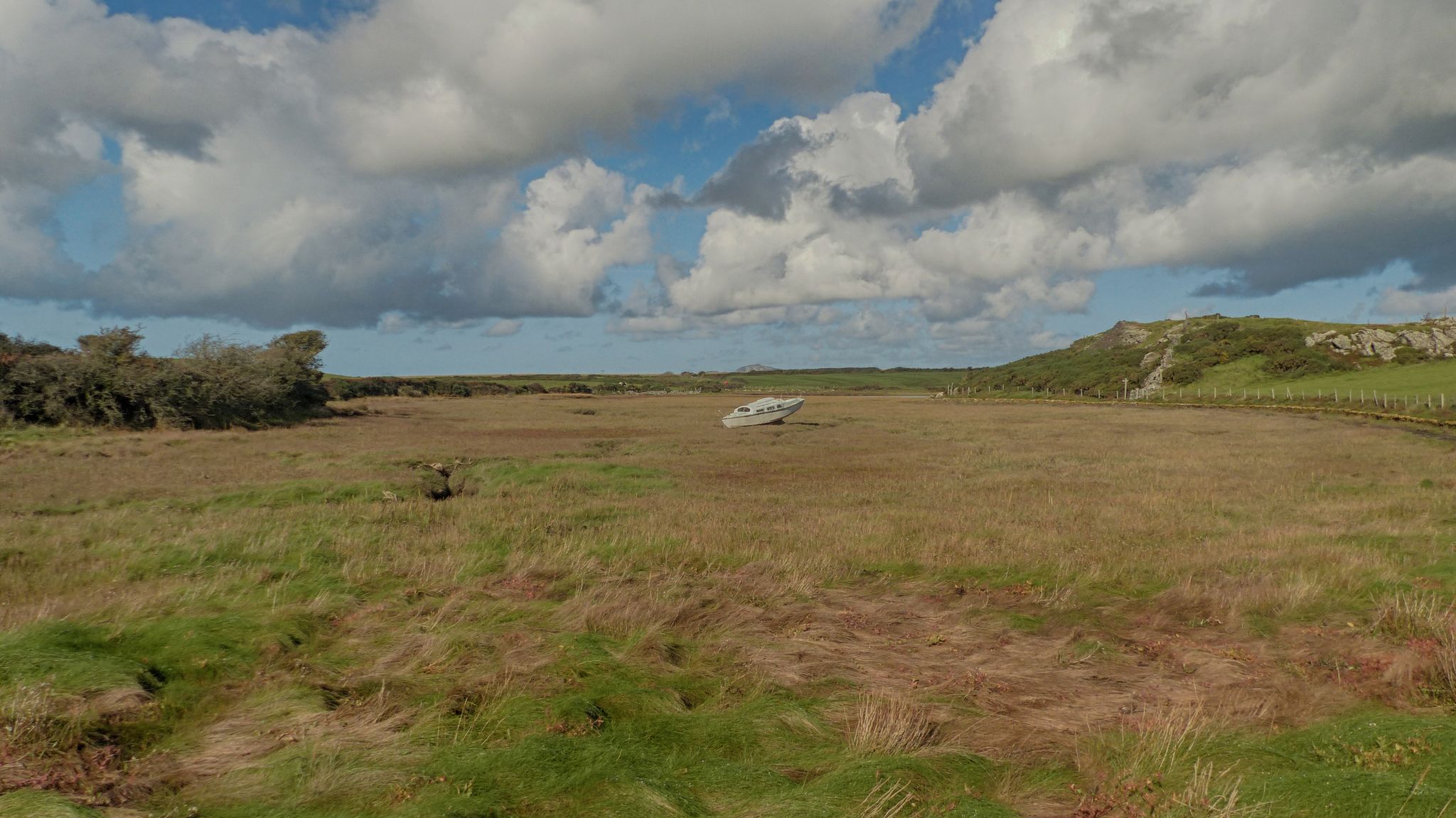 20200929ymd Wlk frm RAF Valley_0057 Abandoned boat  Nr Tyn-y-ddol GR SH 29937 77215