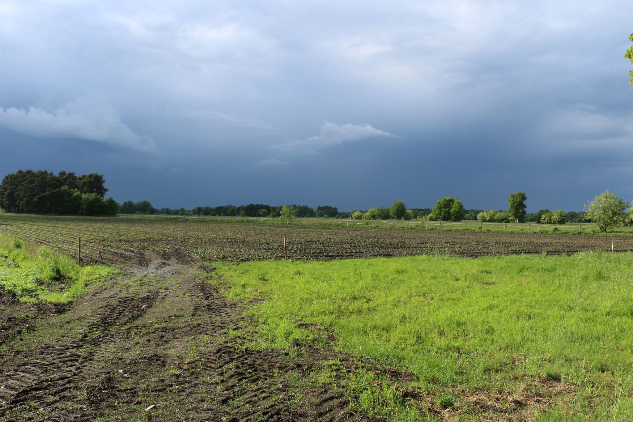 Kleines Wolkenloch über mir, dunkel um ich herum!