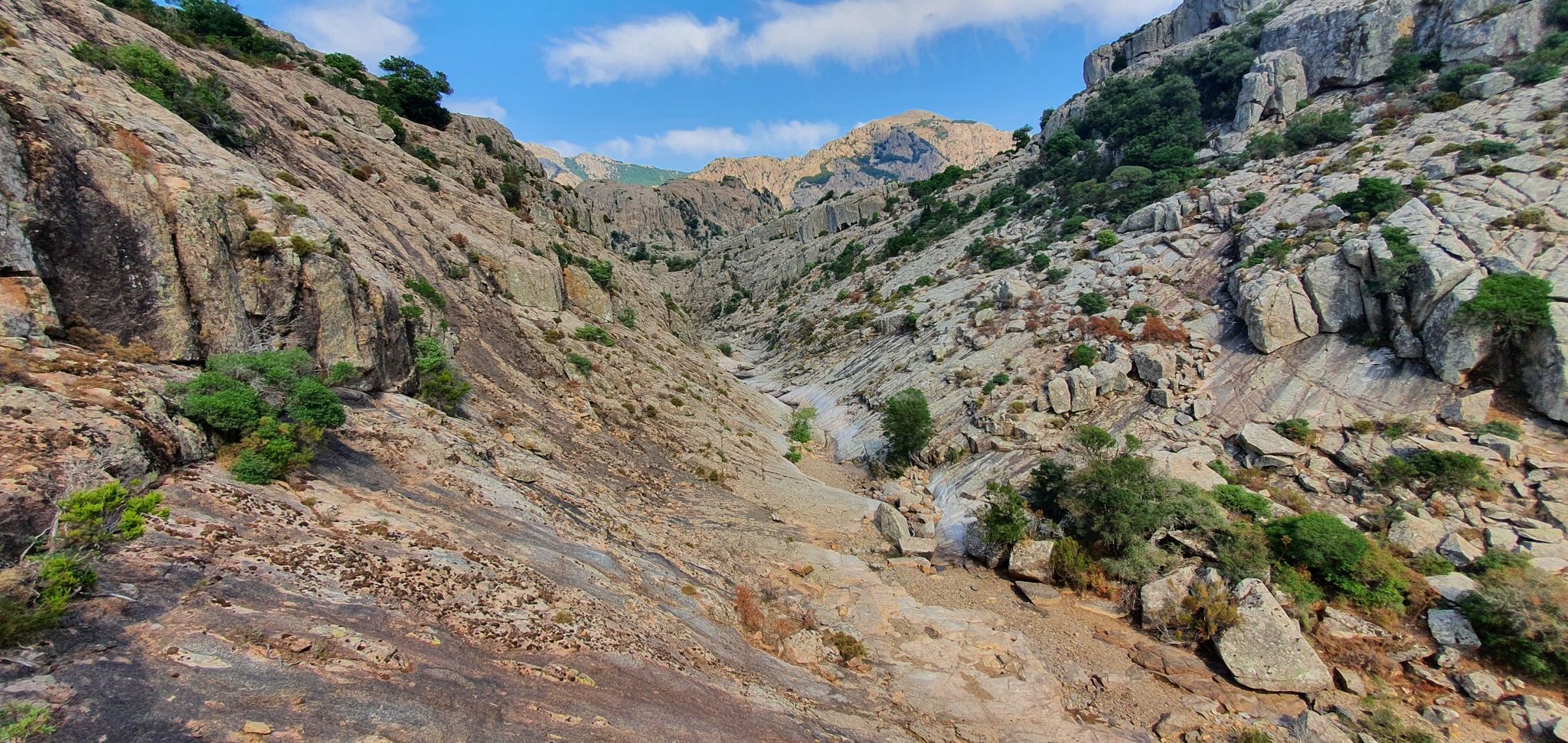 Das Flusbett zum Wasserfall - leider trocken