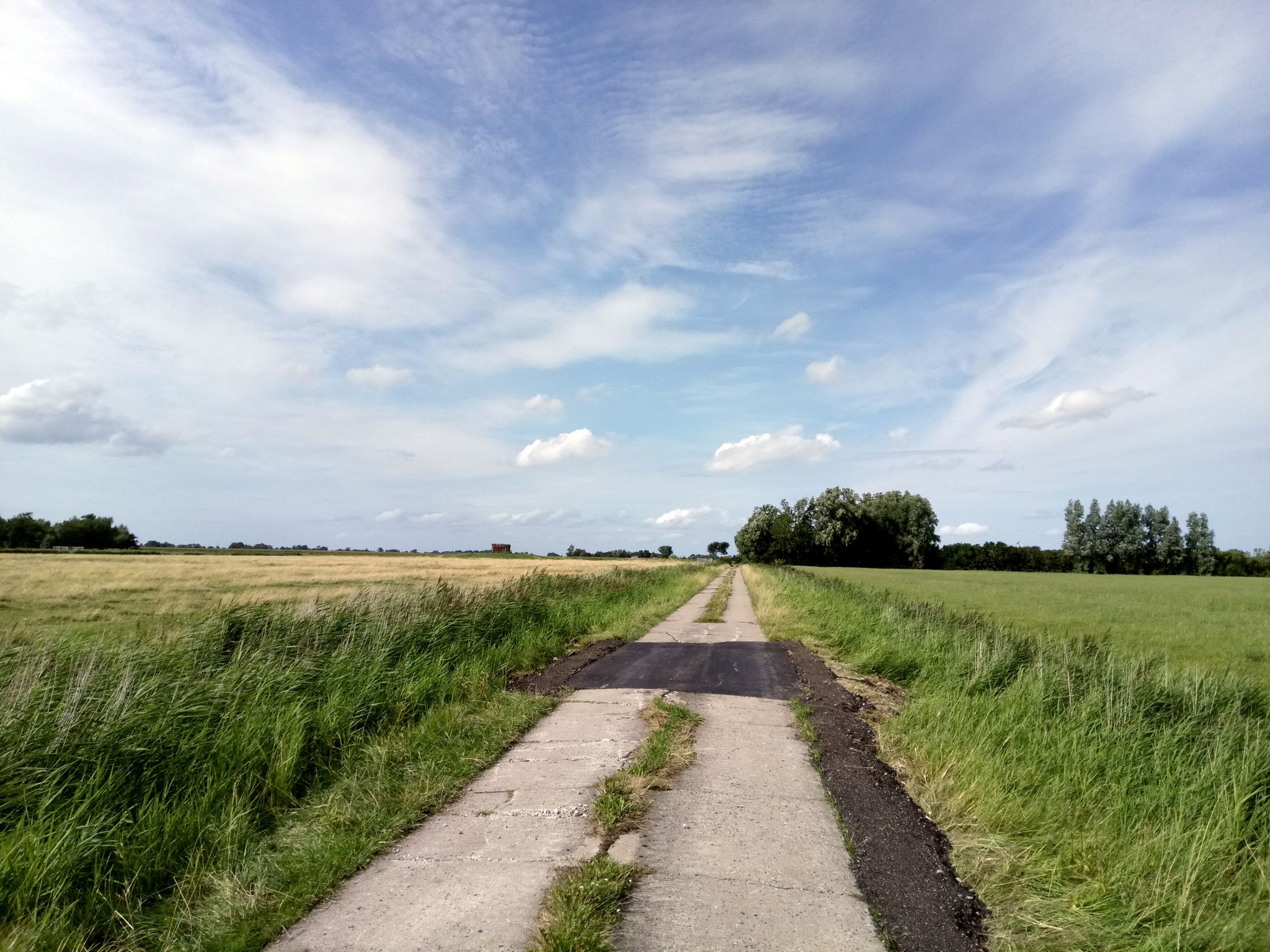 Ehrliche Meinung: Die Landschaft ist strunzlangweilig, wenn man vorher im Weserbergland geradelt ist.