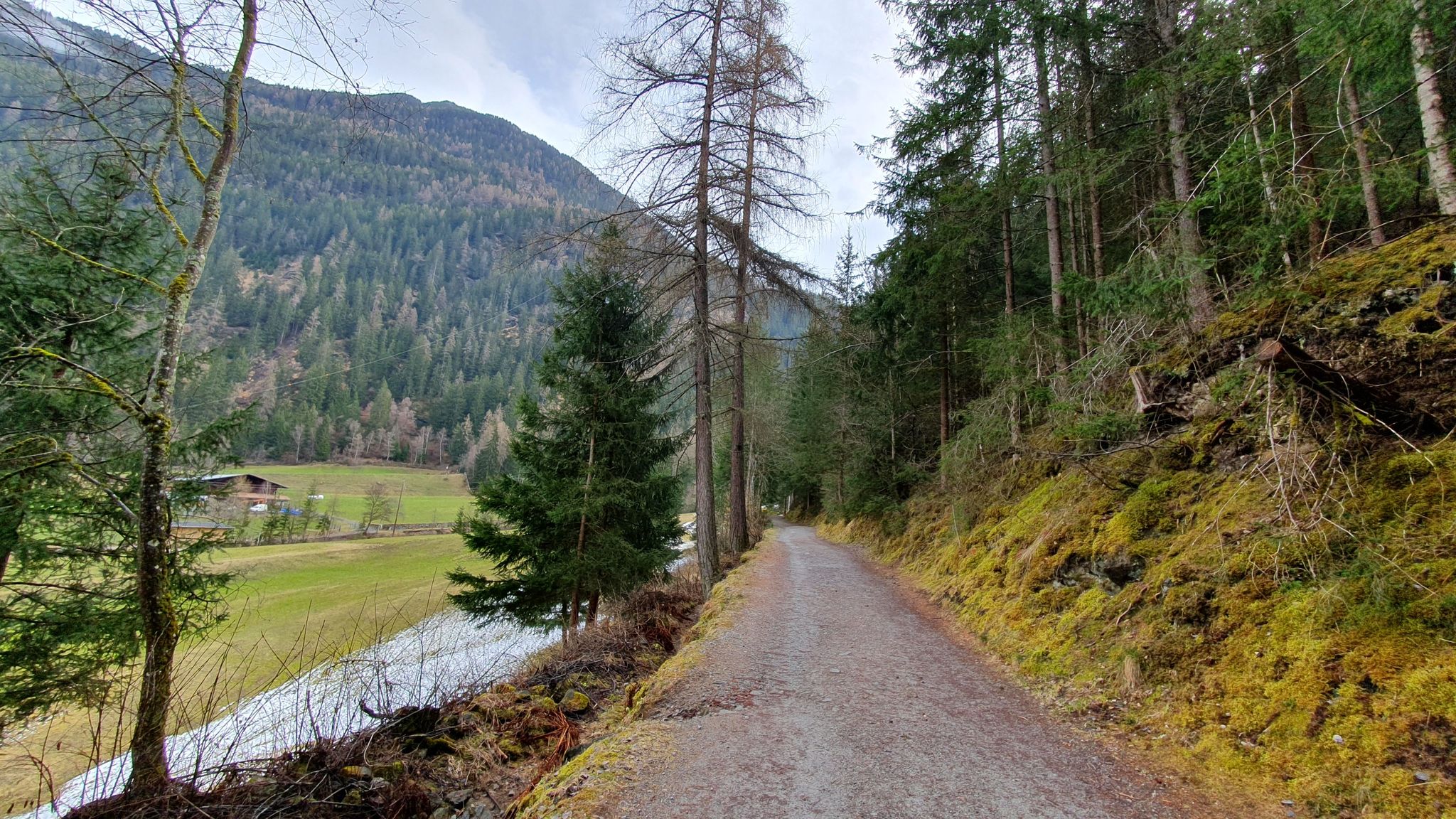 Zum Stuibenfall zunächst sanft aufwärts