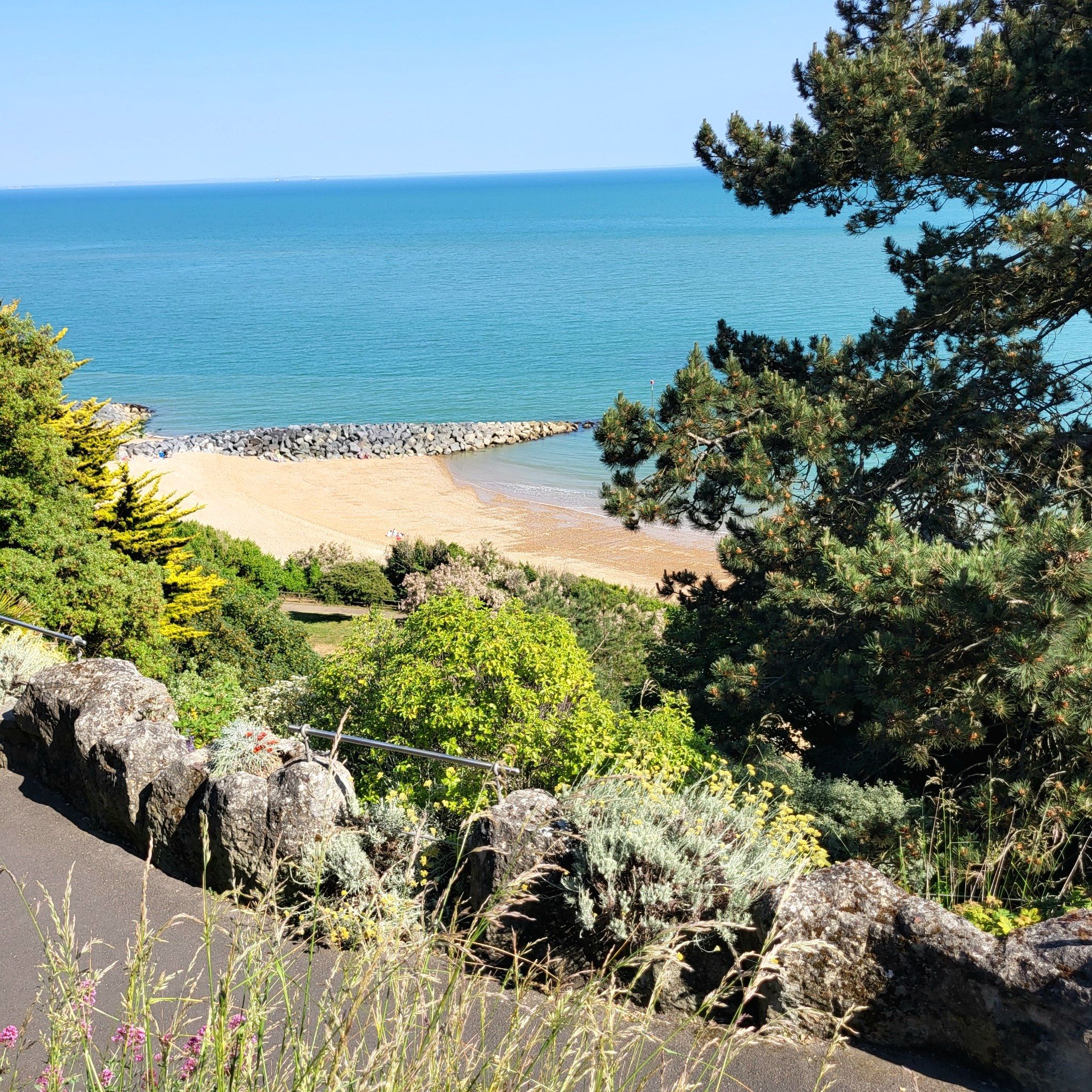Erster Blick zu Strand & Meer von der Promenade aus