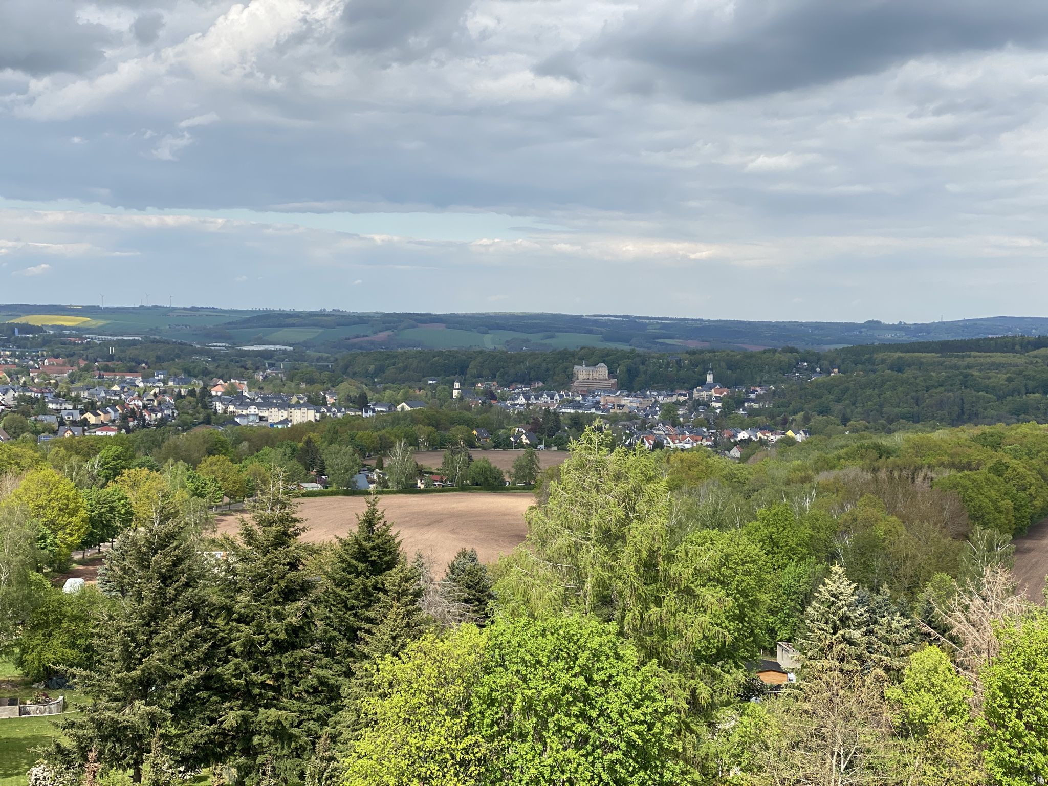 Lichtenstein in der Ferne, mit seinem Schloss.